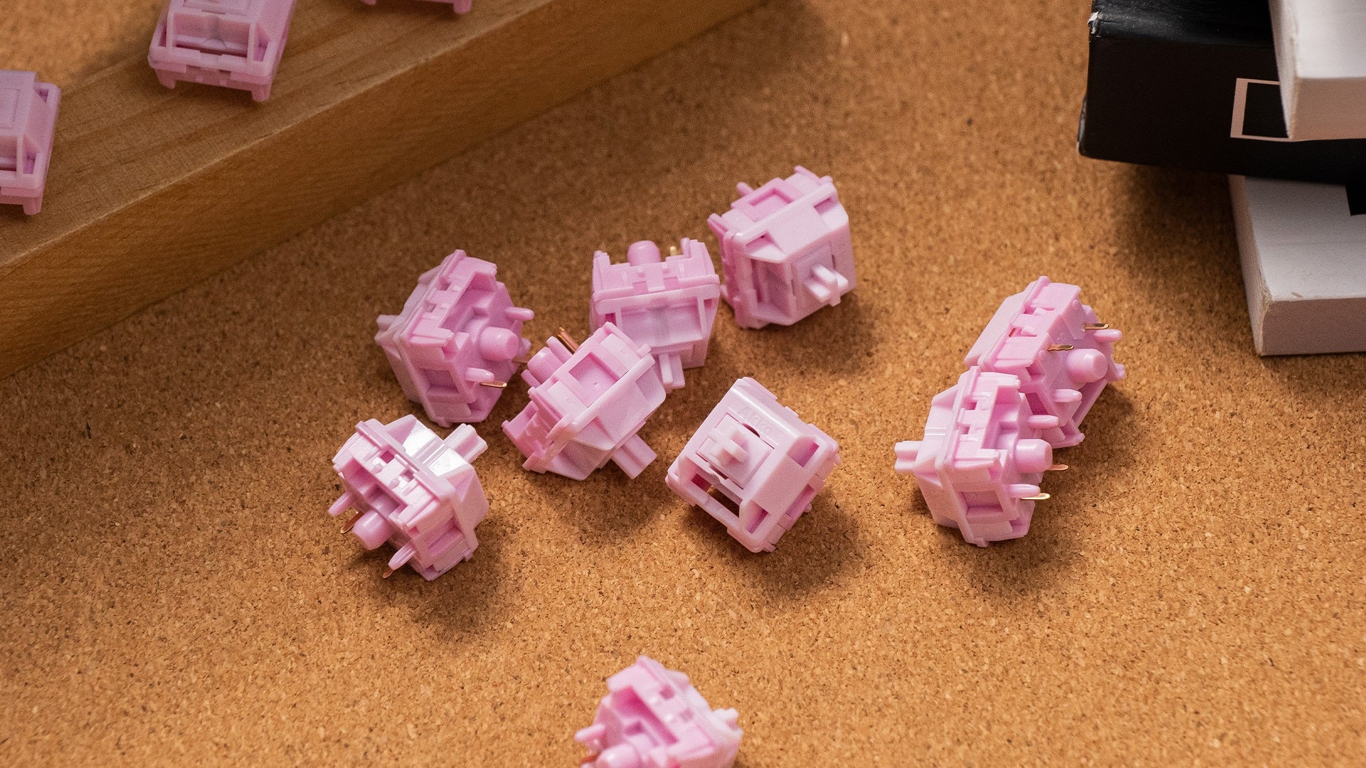 Akko x HMX Stellar Rose 37g Linear Switches 45 Pack - Image 3