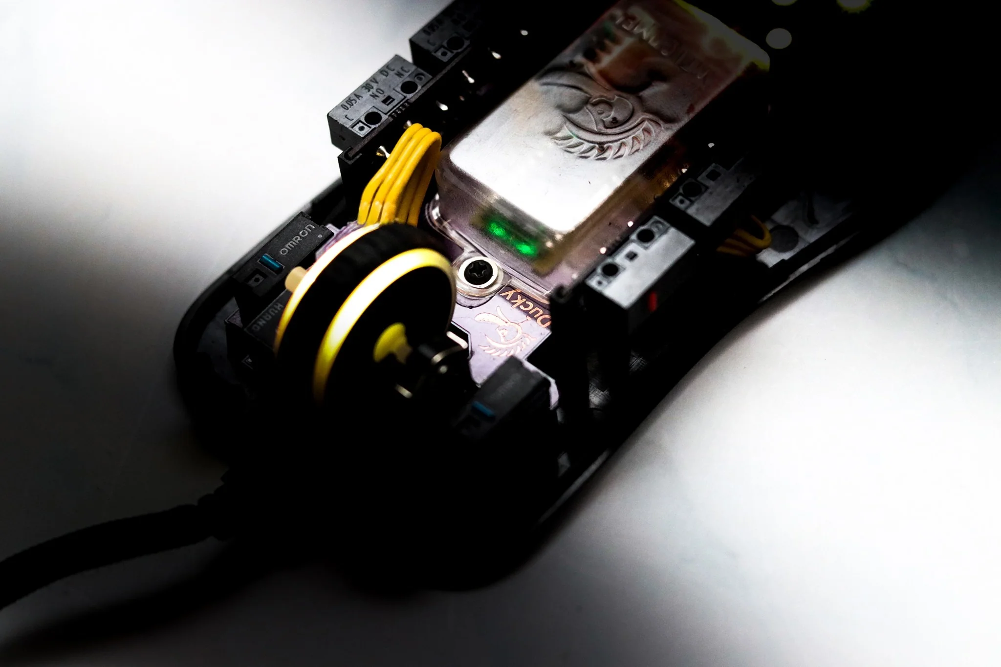 Ducky Feather Mouse 65g SR structure RGB 3389 Sensor Huano Switches - Image 11