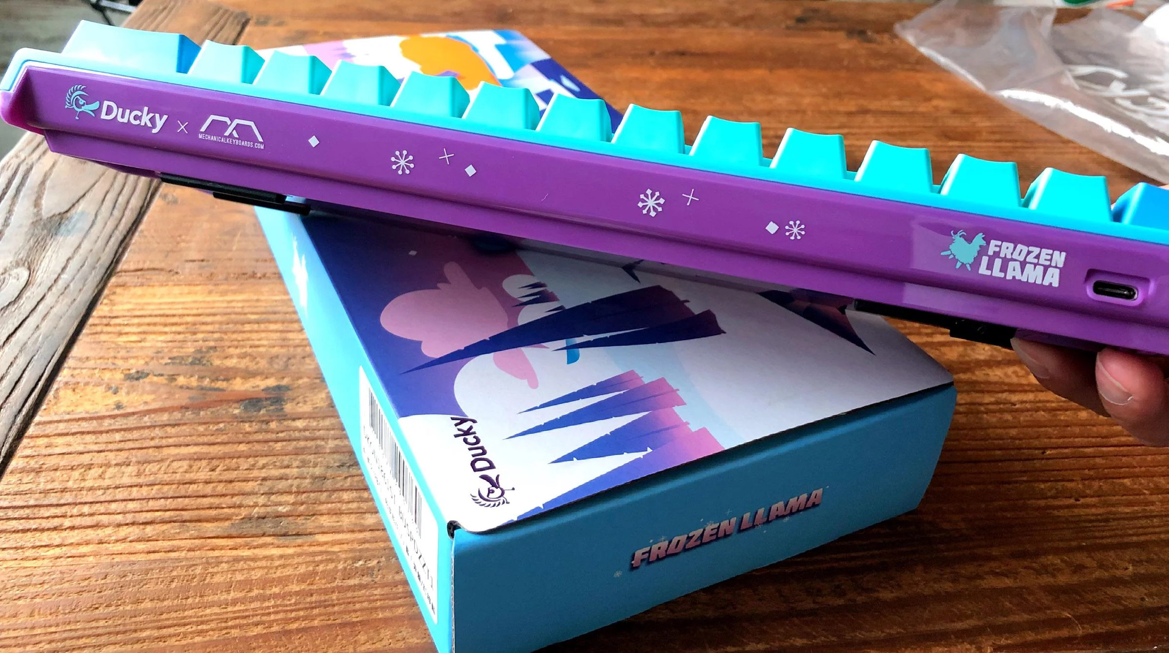 Ducky x MK Frozen Llama One 2 Mini RGB LED 60% Double Shot PBT Limited Mechanical Keyboard - Image 3
