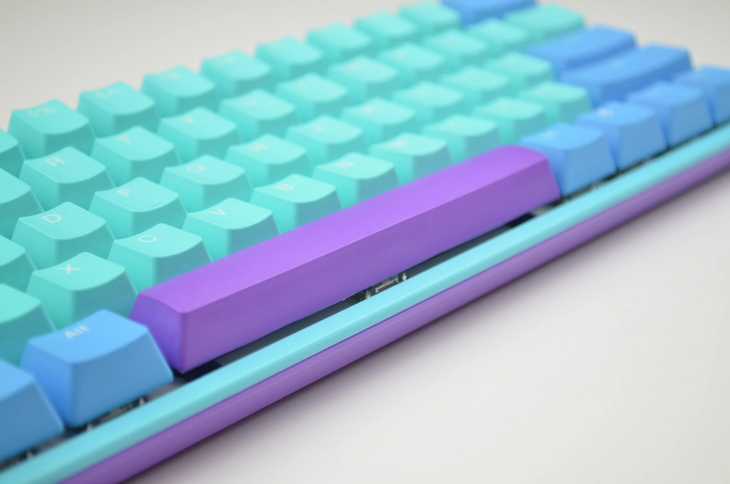 Ducky x MK Frozen Llama One 2 Mini RGB LED 60% Double Shot PBT Limited Mechanical Keyboard - Image 6
