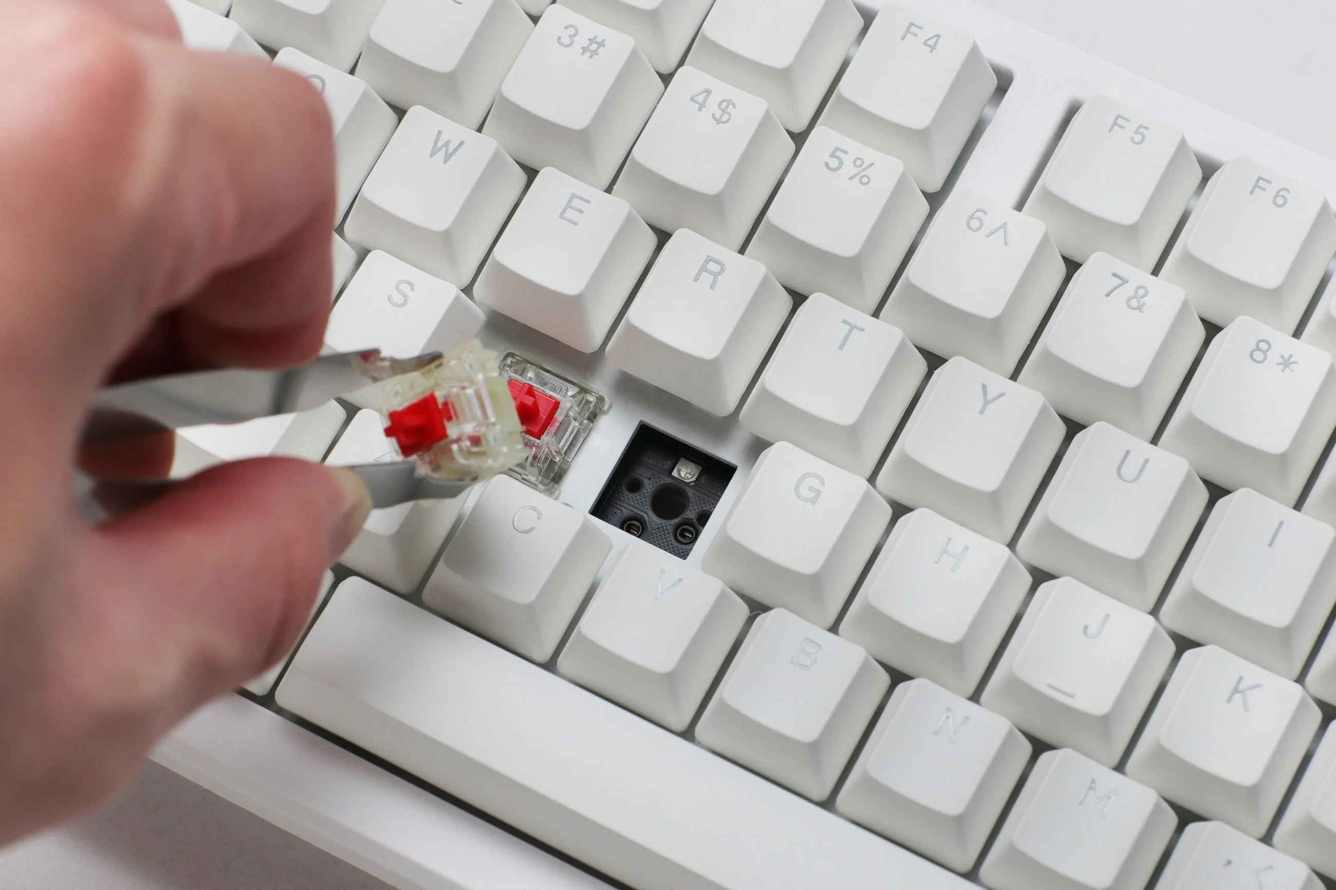 Ducky Zero 6108 White Hotswap Wireless RGB Mechanical Keyboard - Image 5