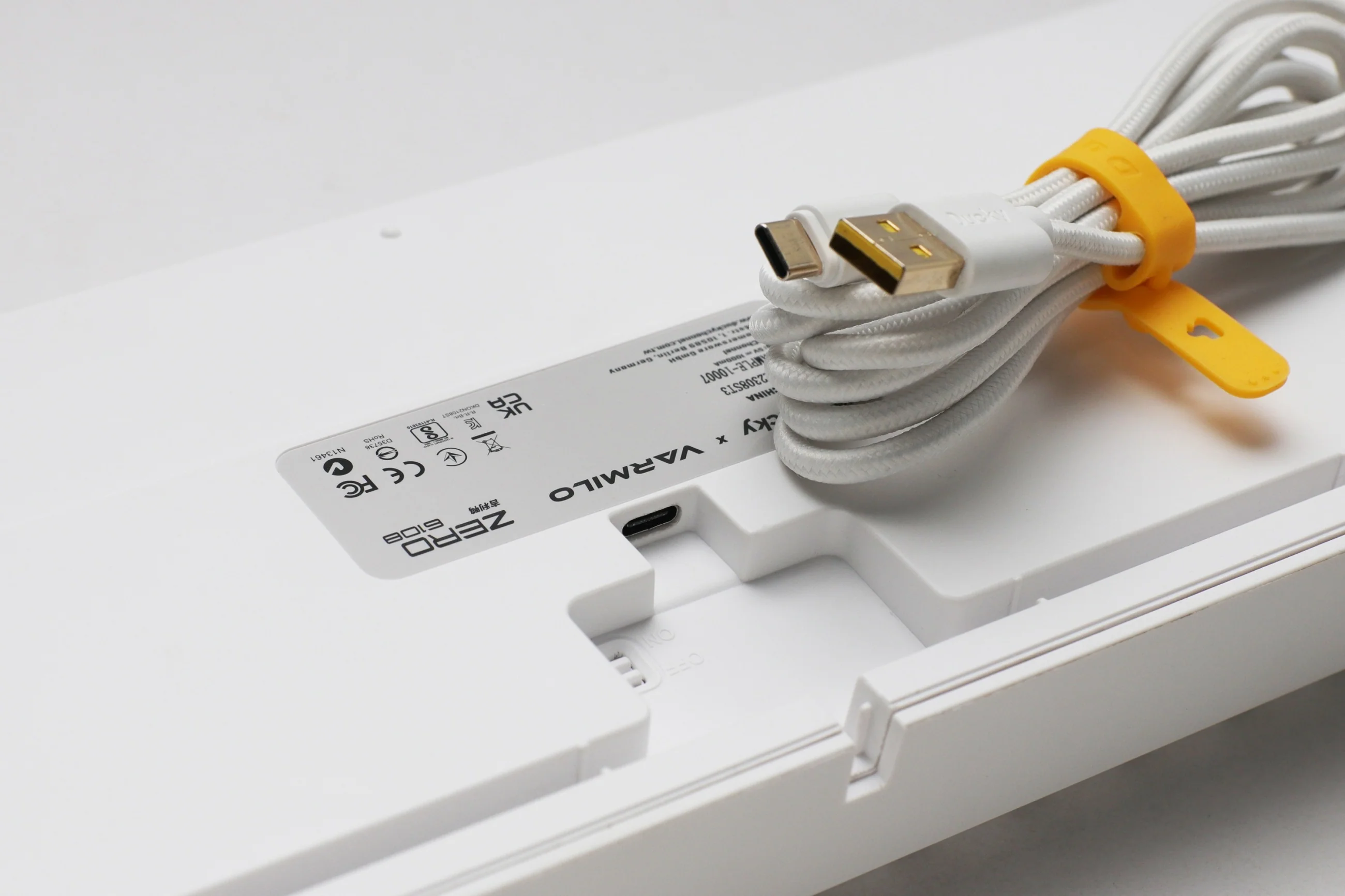 Ducky Zero 6108 White Hotswap Wireless RGB Mechanical Keyboard - Image 9