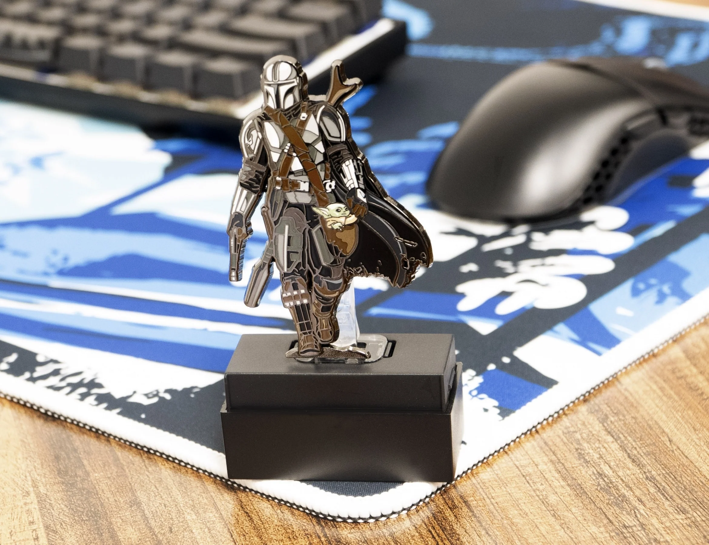 FiGPiN The Mandalorian with The Child (736) Collectable Enamel Pin - Image 3