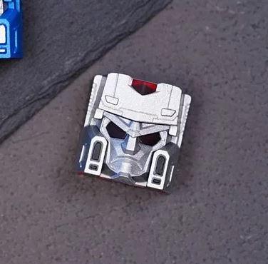 Hot Keys Project HKP Overlord Silver Artisan Keycap - Image 4