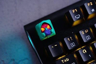 Hot Keys Project HKP Skull Face Parrot Artisan Keycap - Image 3
