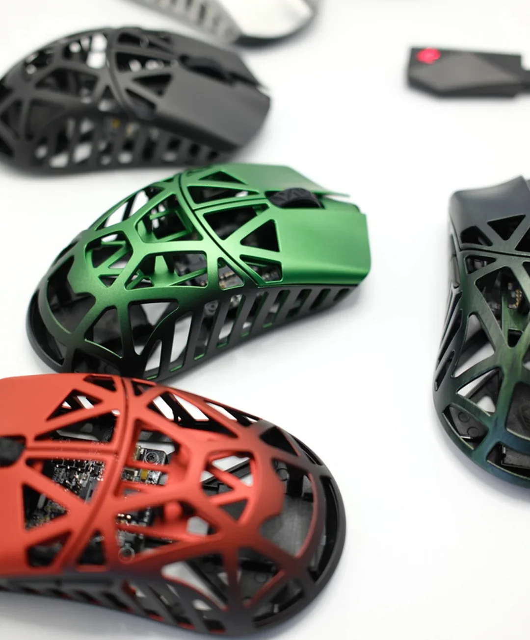 MK x WLMOUSE Beast X Max Wireless 8K Mouse - Image 3