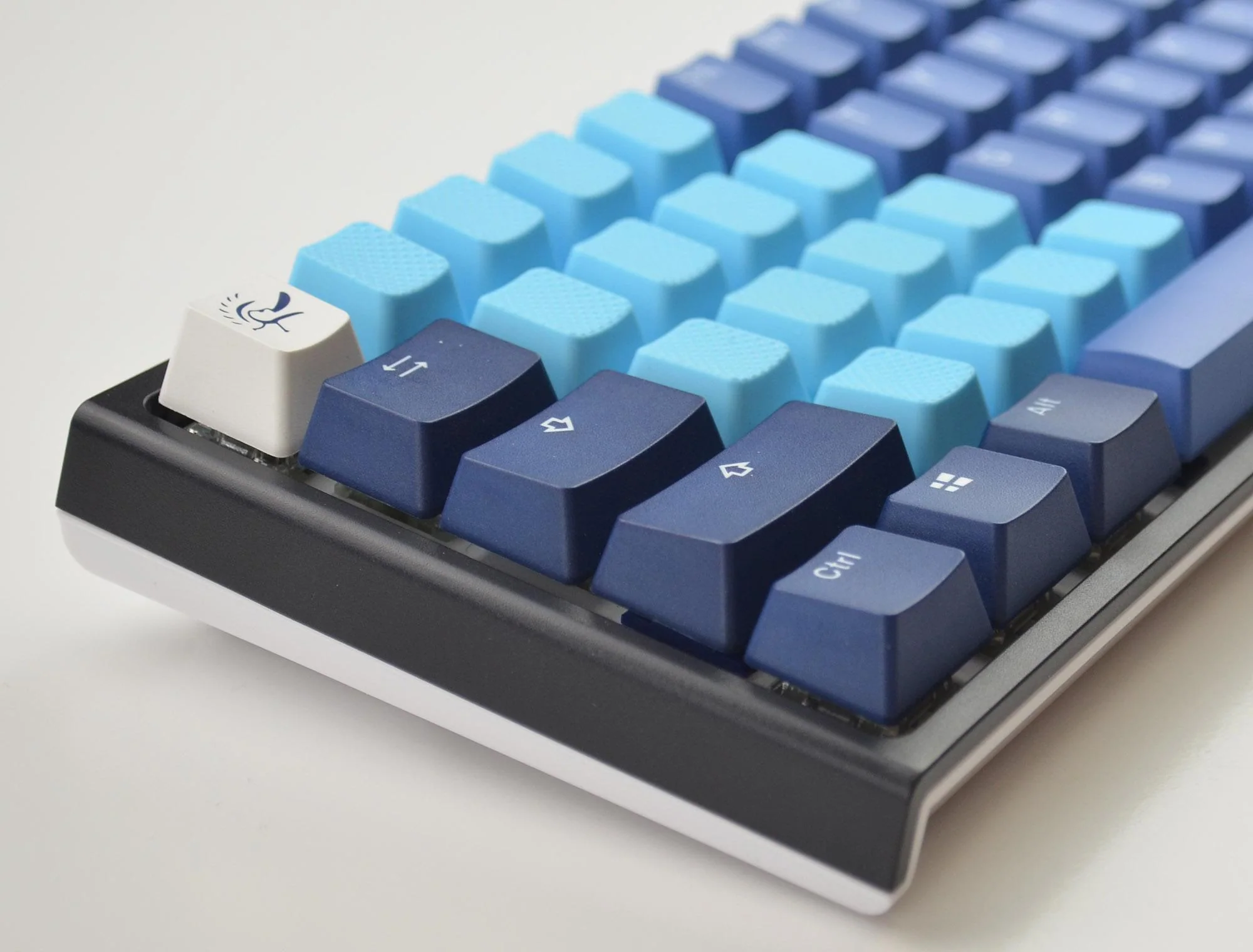 Tai-Hao Neon Blue Row 3 Blank 4 Key OEM Profile TPR Rubber Keycap Set - Image 4