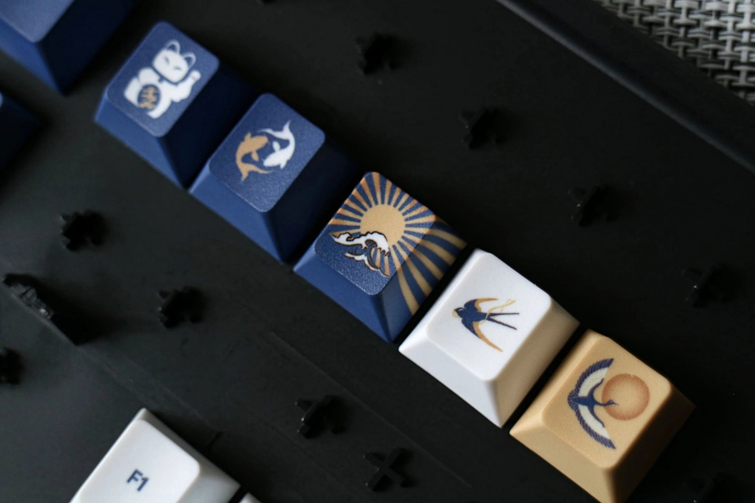 Traitors Ukiyo-E 108 Key Cherry Profile Dye Sub PBT Keycap Set - Image 4