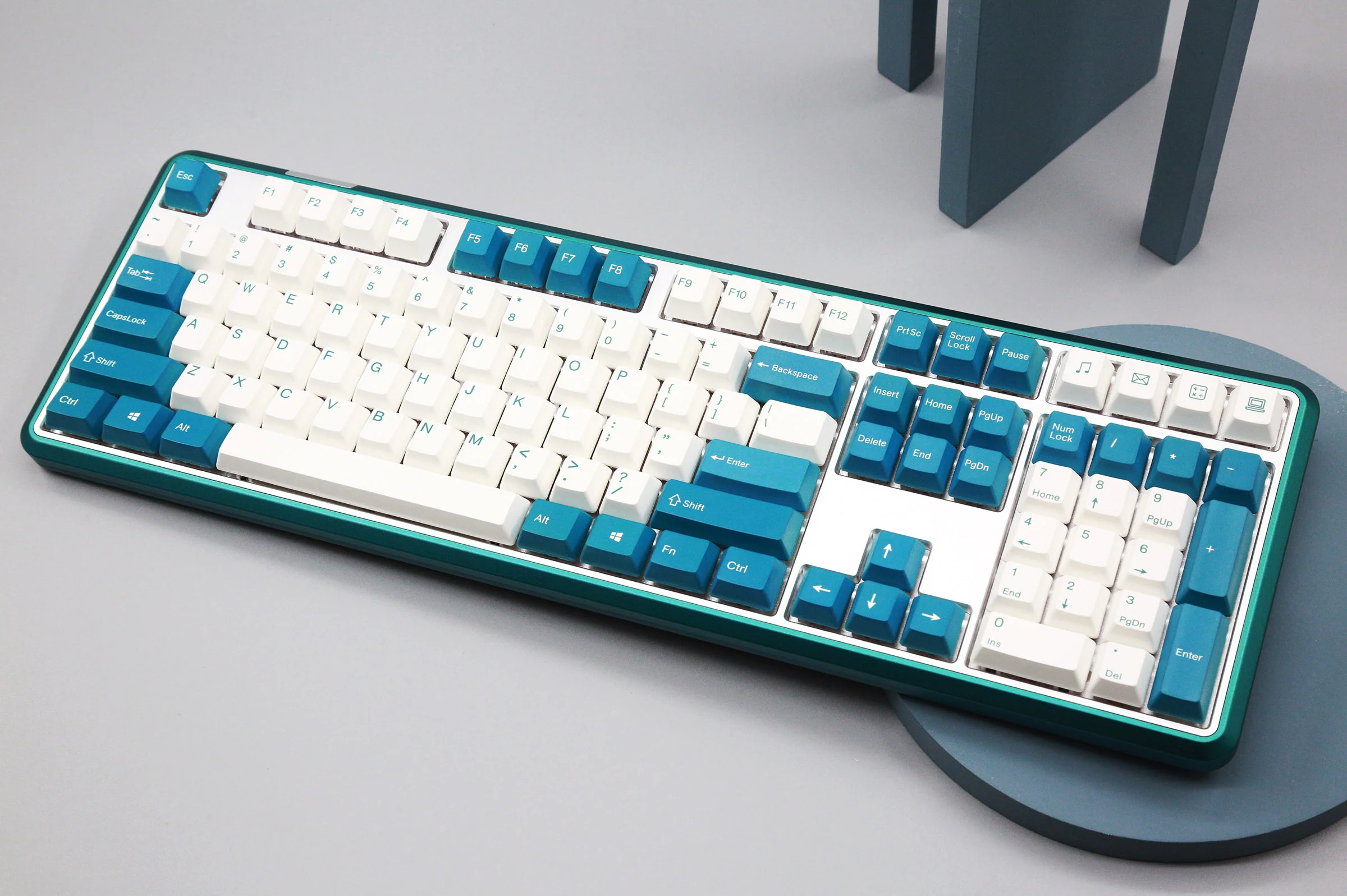 Varmilo Sword 2-108 Twilight Green White LED Dye Sub PBT Aluminum EC Mechanical Keyboard - Image 3