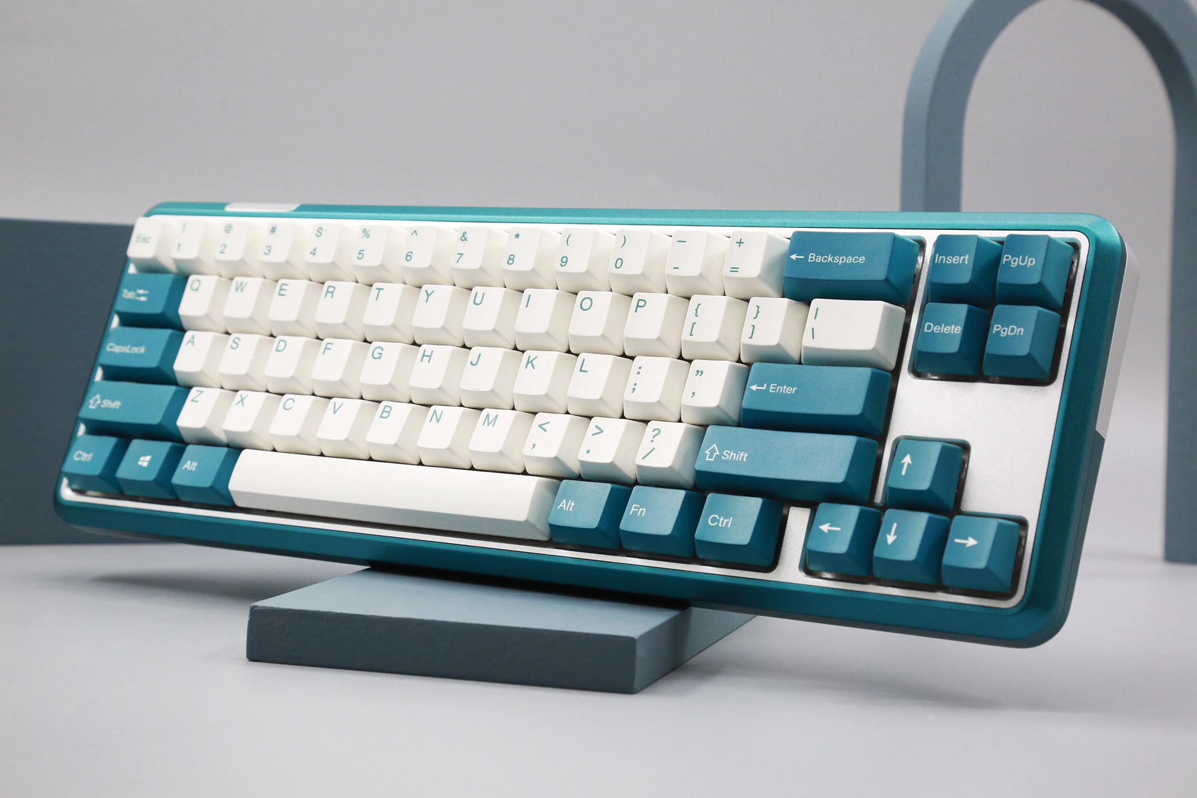 Varmilo Sword 2-68 Twilight Green White LED 65% Dye Sub PBT Aluminum EC Mechanical Keyboard - Image 2