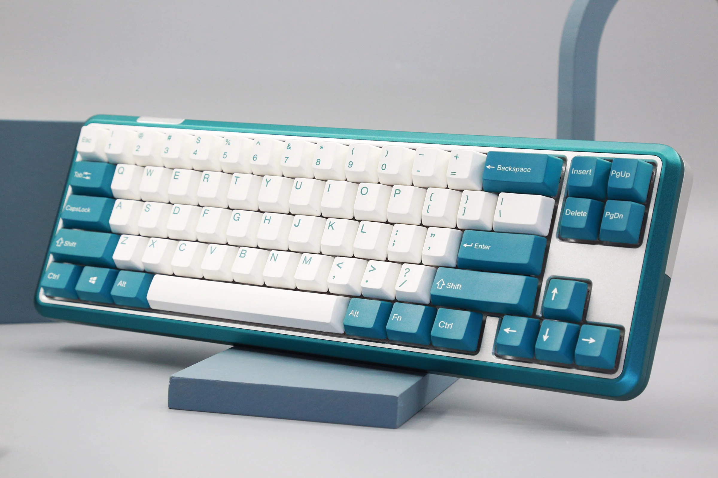 Varmilo Sword 2-68 Twilight Green White LED 65% Dye Sub PBT Aluminum EC Mechanical Keyboard - Image 3