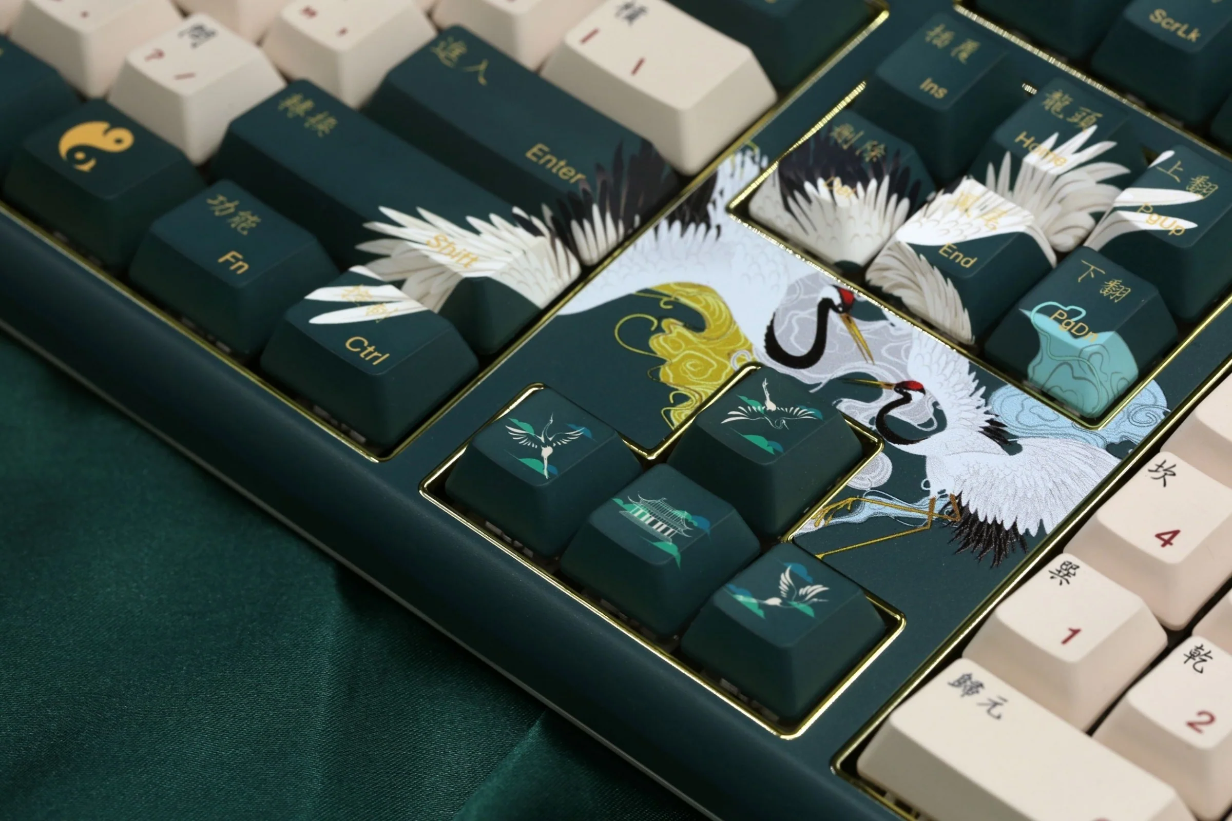 Varmilo Lure Series Crane White LED EC Mechanical Keyboard - Image 6