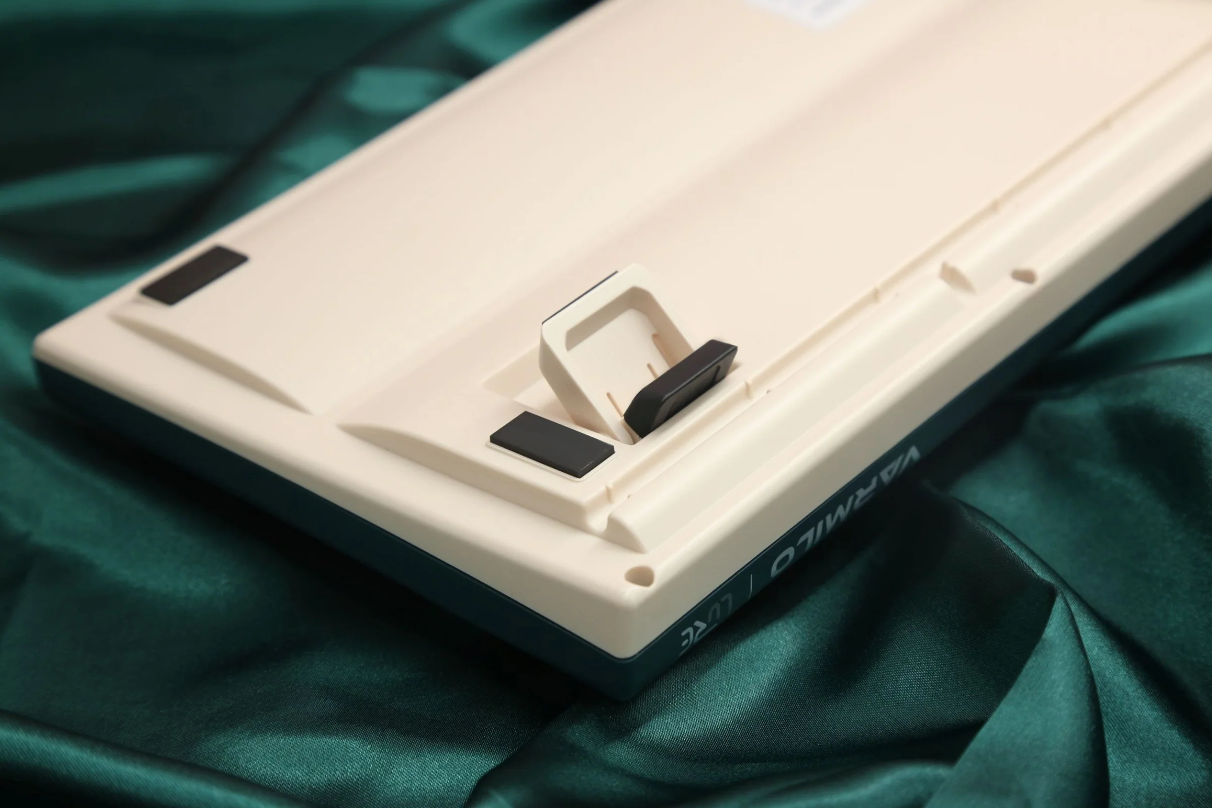 Varmilo Lure Series Crane White LED EC Mechanical Keyboard - Image 8