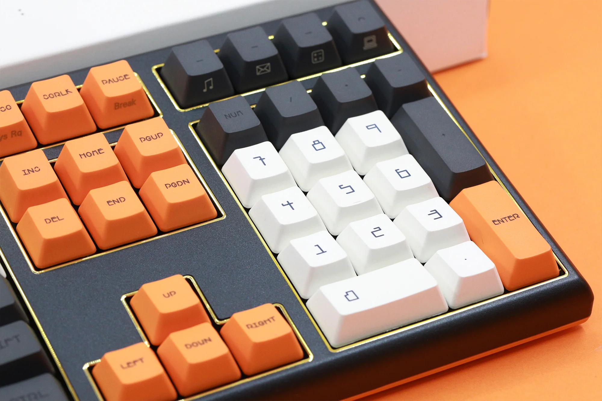 Varmilo Lure Series Awake Triple Mode Bluetooth + Wireless 2.4 GHz Mechanical Keyboard - Image 13