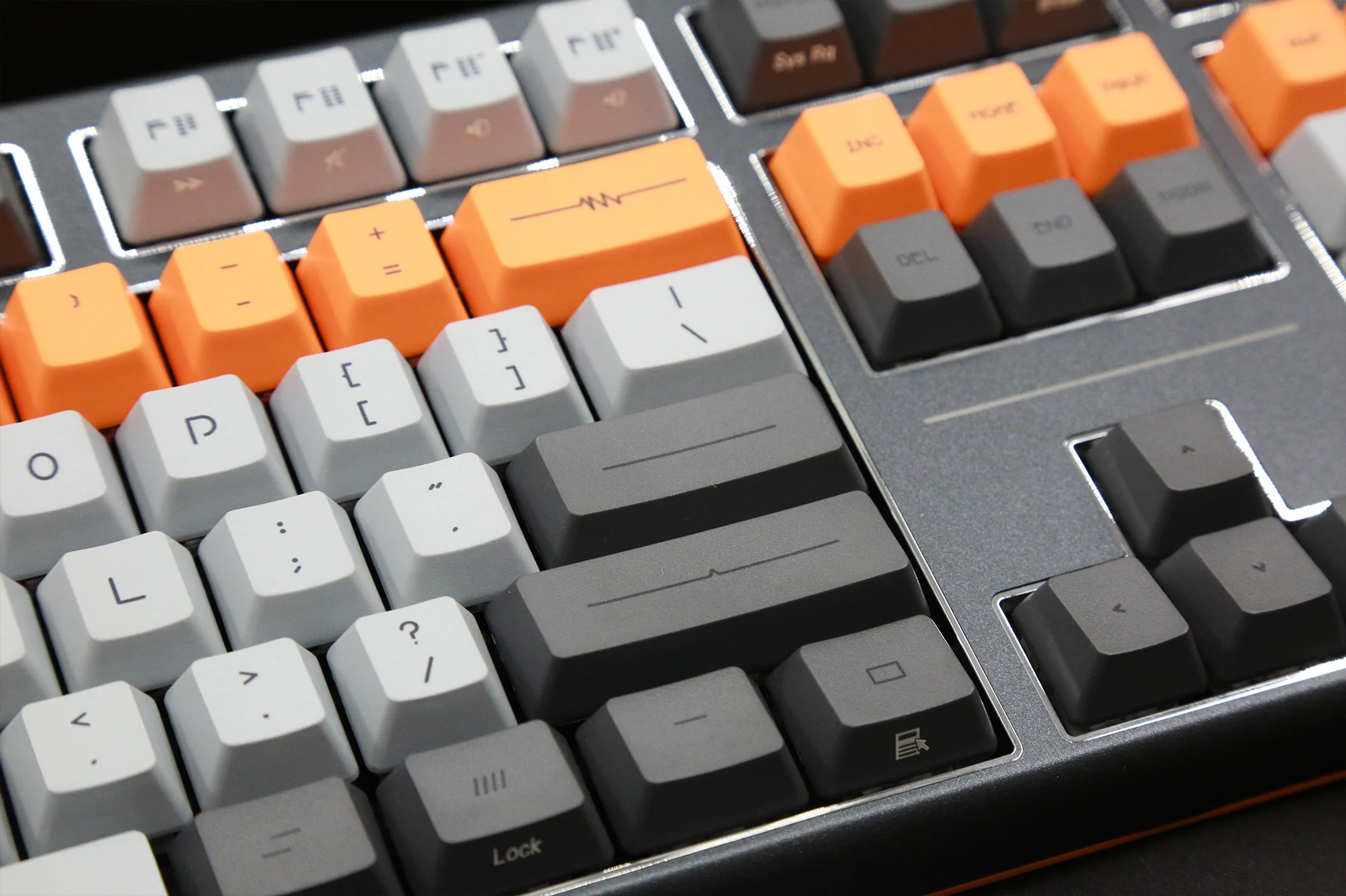 Varmilo Lure Series Lie Triple Mode Bluetooth + Wireless 2.4 GHz Mechanical Keyboard - Image 10