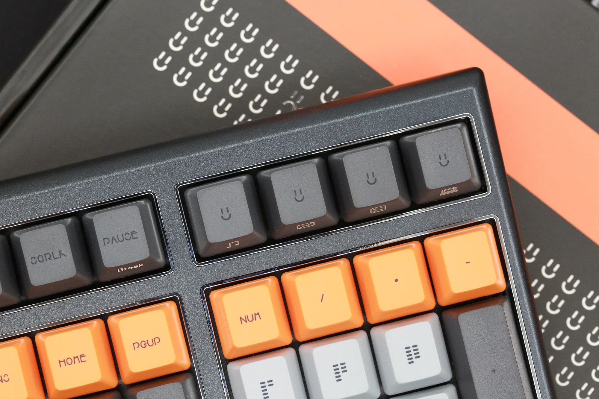 Varmilo Lure Series Lie Triple Mode Bluetooth + Wireless 2.4 GHz Mechanical Keyboard - Image 12