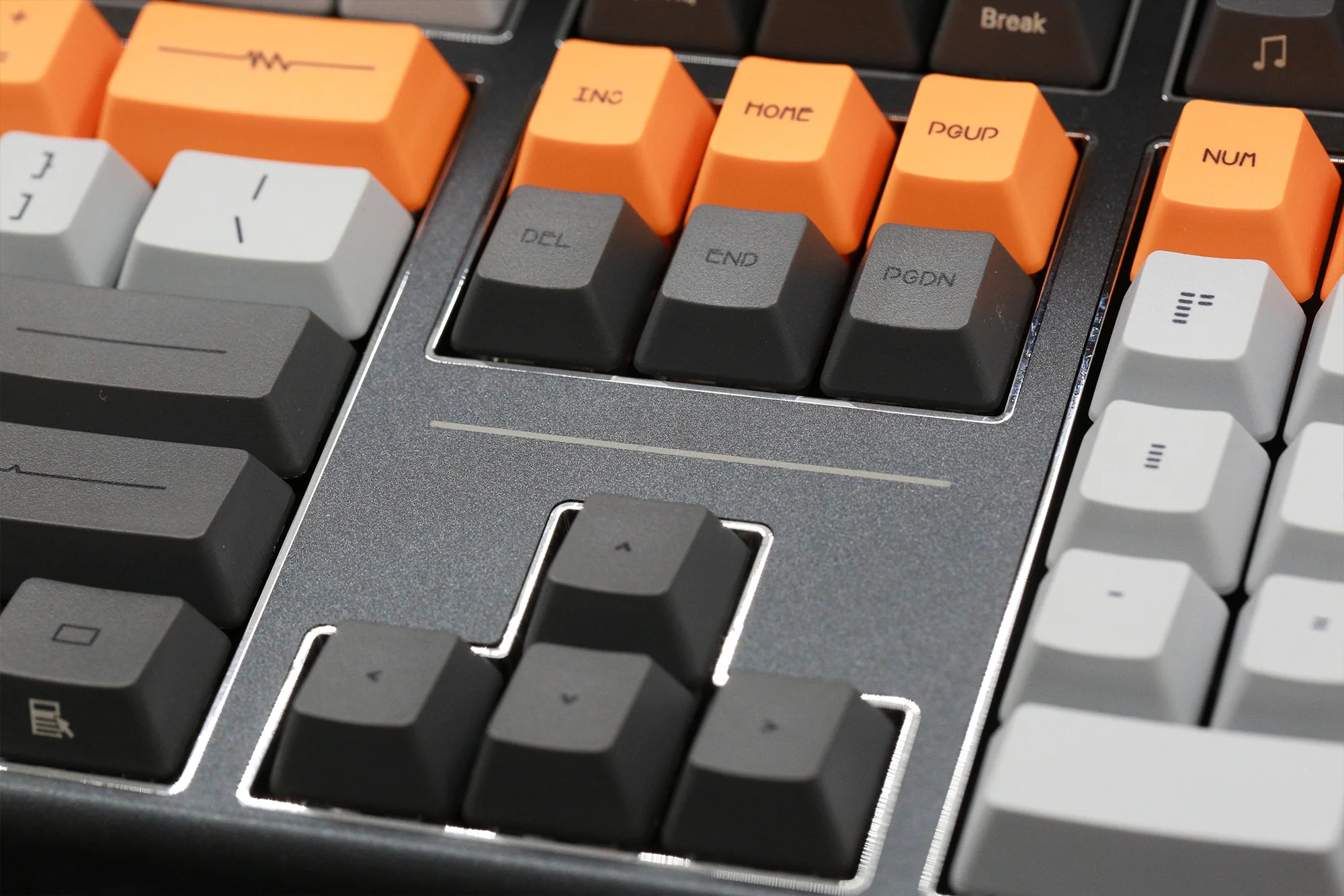 Varmilo Lure Series Lie Triple Mode Bluetooth + Wireless 2.4 GHz Mechanical Keyboard - Image 14