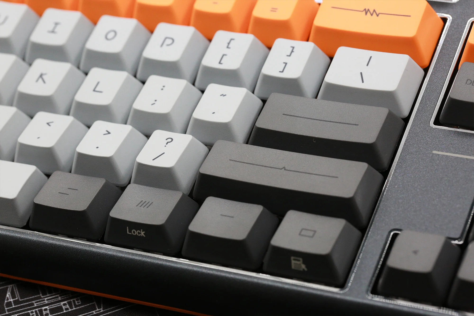 Varmilo Lure Series Lie Triple Mode Bluetooth + Wireless 2.4 GHz Mechanical Keyboard - Image 15