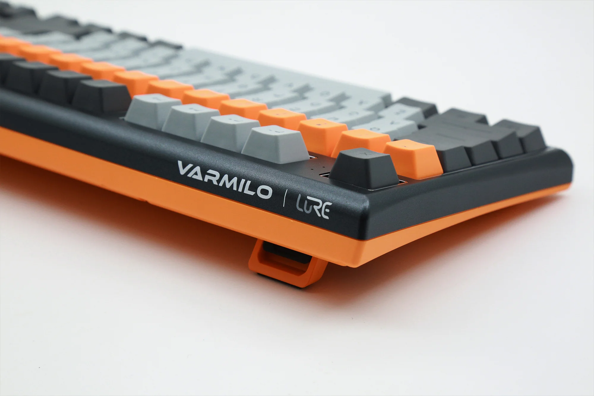 Varmilo Lure Series Lie Triple Mode Bluetooth + Wireless 2.4 GHz Mechanical Keyboard - Image 17
