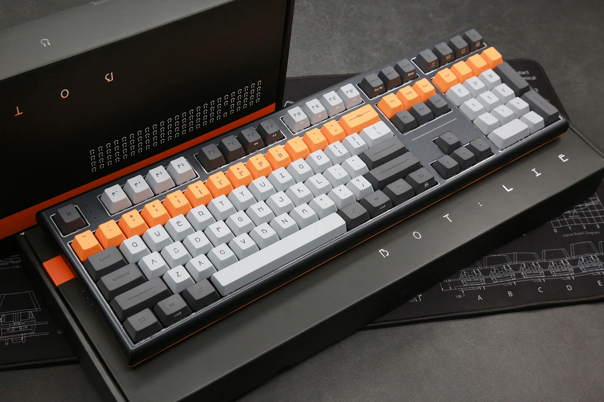 Varmilo Lure Series Lie Triple Mode Bluetooth + Wireless 2.4 GHz Mechanical Keyboard - Image 4