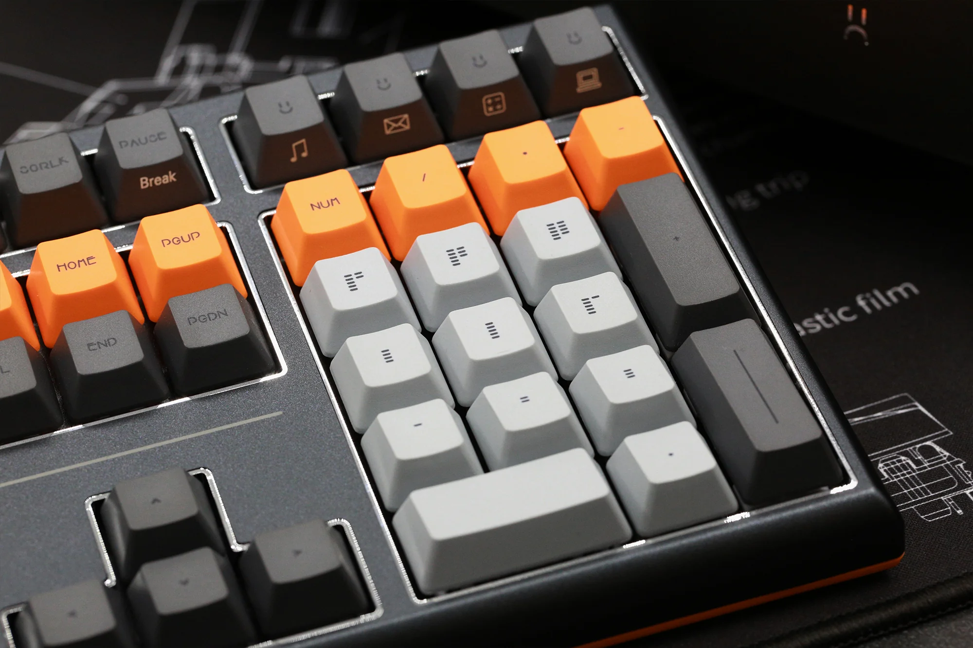 Varmilo Lure Series Lie Triple Mode Bluetooth + Wireless 2.4 GHz Mechanical Keyboard - Image 6