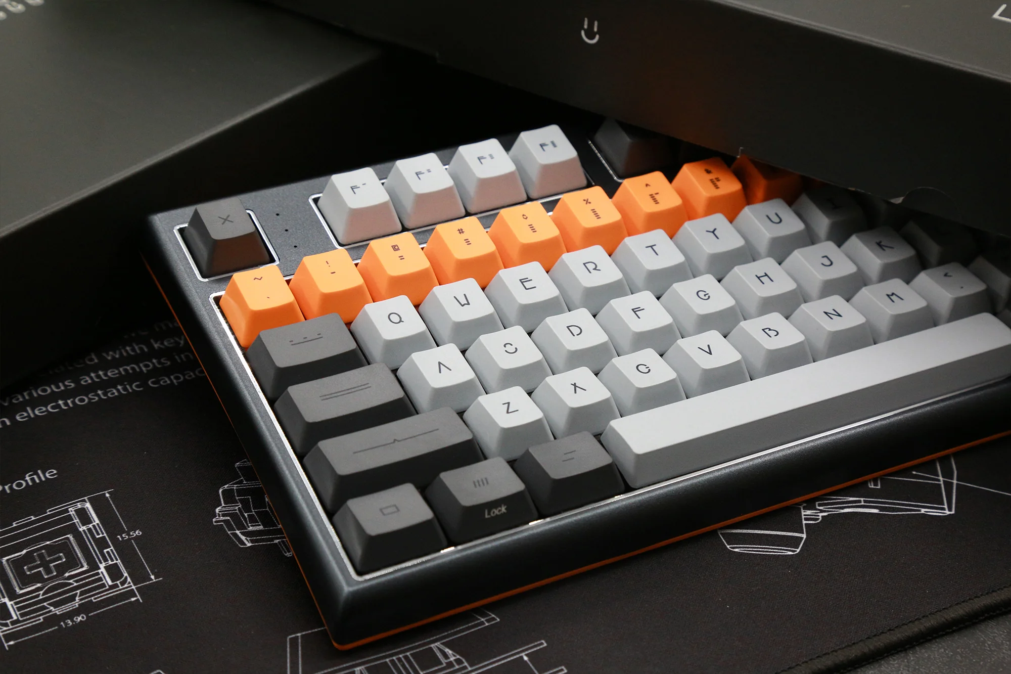 Varmilo Lure Series Lie Triple Mode Bluetooth + Wireless 2.4 GHz Mechanical Keyboard - Image 8